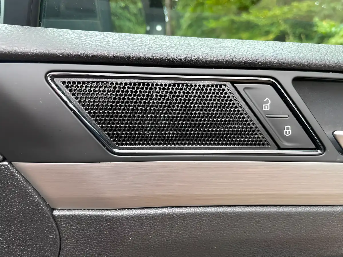 Used 2015 Volkswagen Passat Bluemotion Tech S Black - Interior and Exterior details 16