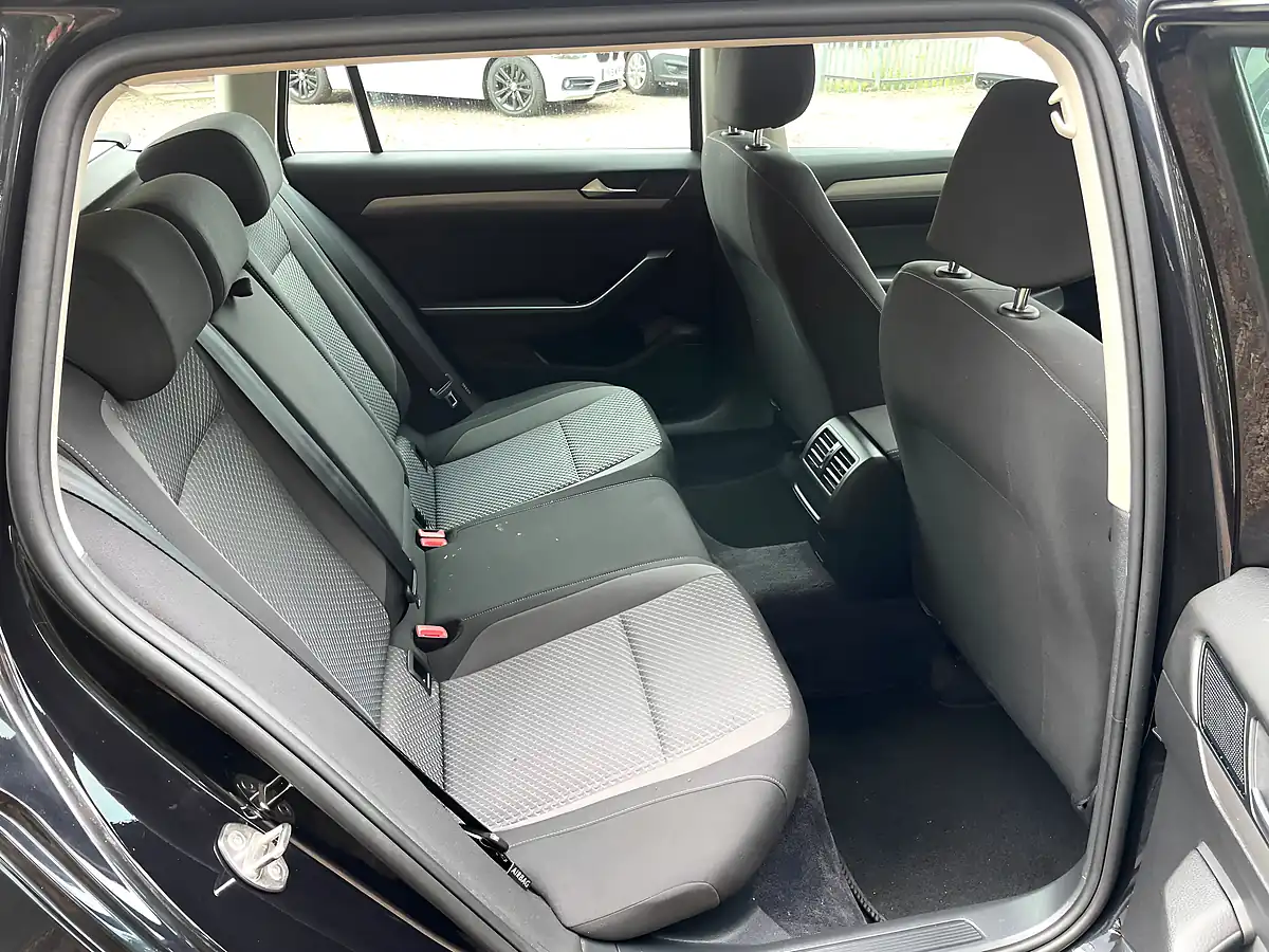 Used 2015 Volkswagen Passat Bluemotion Tech S Black - Interior and Exterior details 17