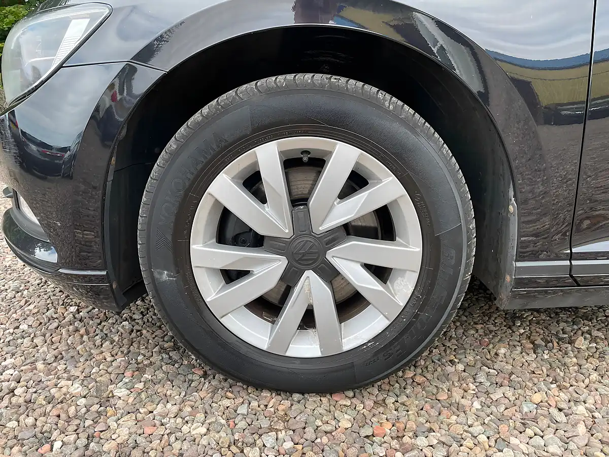 Used 2015 Volkswagen Passat Bluemotion Tech S Black - Interior and Exterior details 18