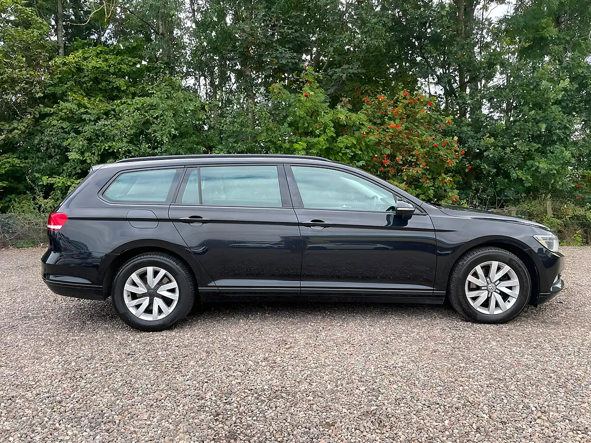 Used 2015 Volkswagen Passat Bluemotion Tech S Black - Interior and Exterior details 5