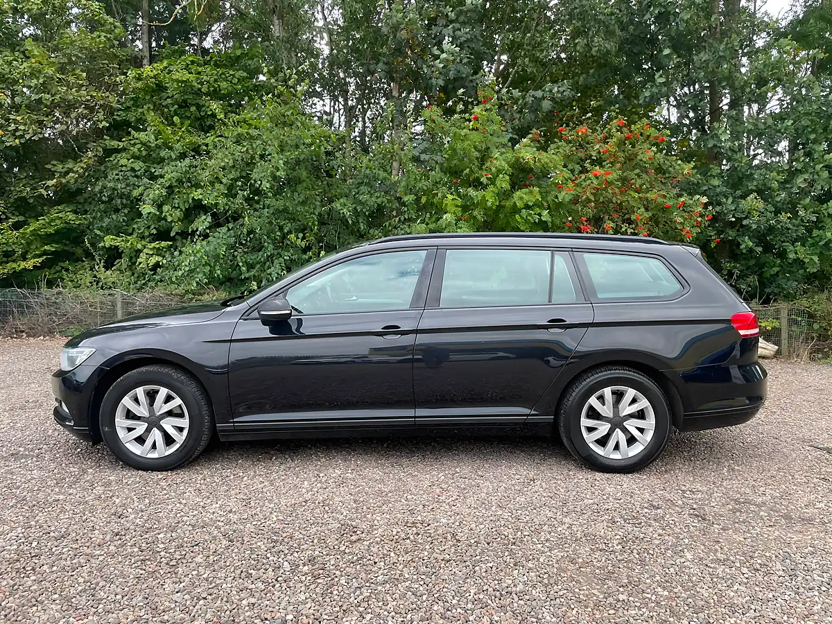Used 2015 Volkswagen Passat Bluemotion Tech S Black - Interior and Exterior details 6