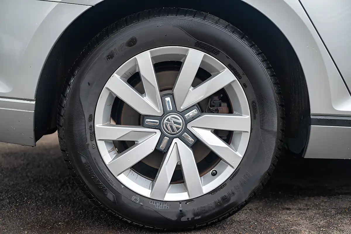 Used 2015 Volkswagen Passat Bluemotion Tech S Reflex Silver - Interior and Exterior details 12