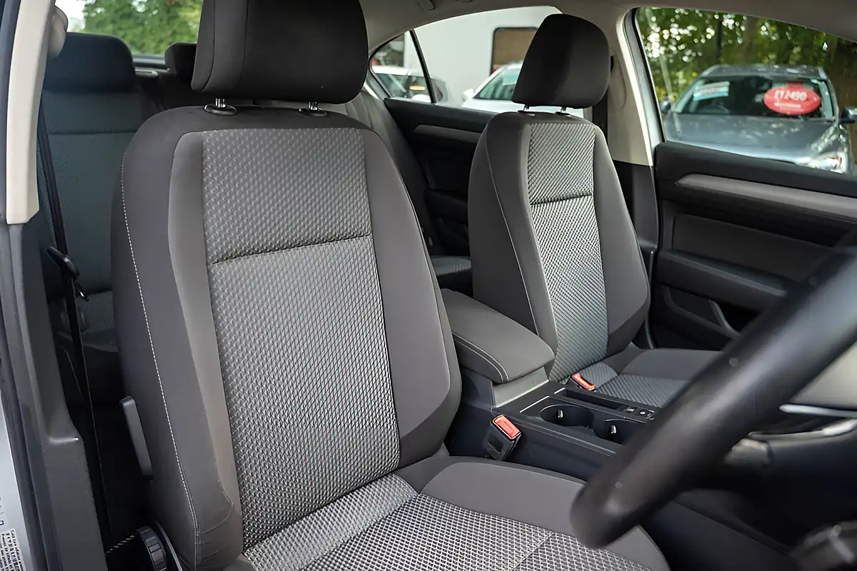 Used 2015 Volkswagen Passat Bluemotion Tech S Reflex Silver - Interior and Exterior details 15