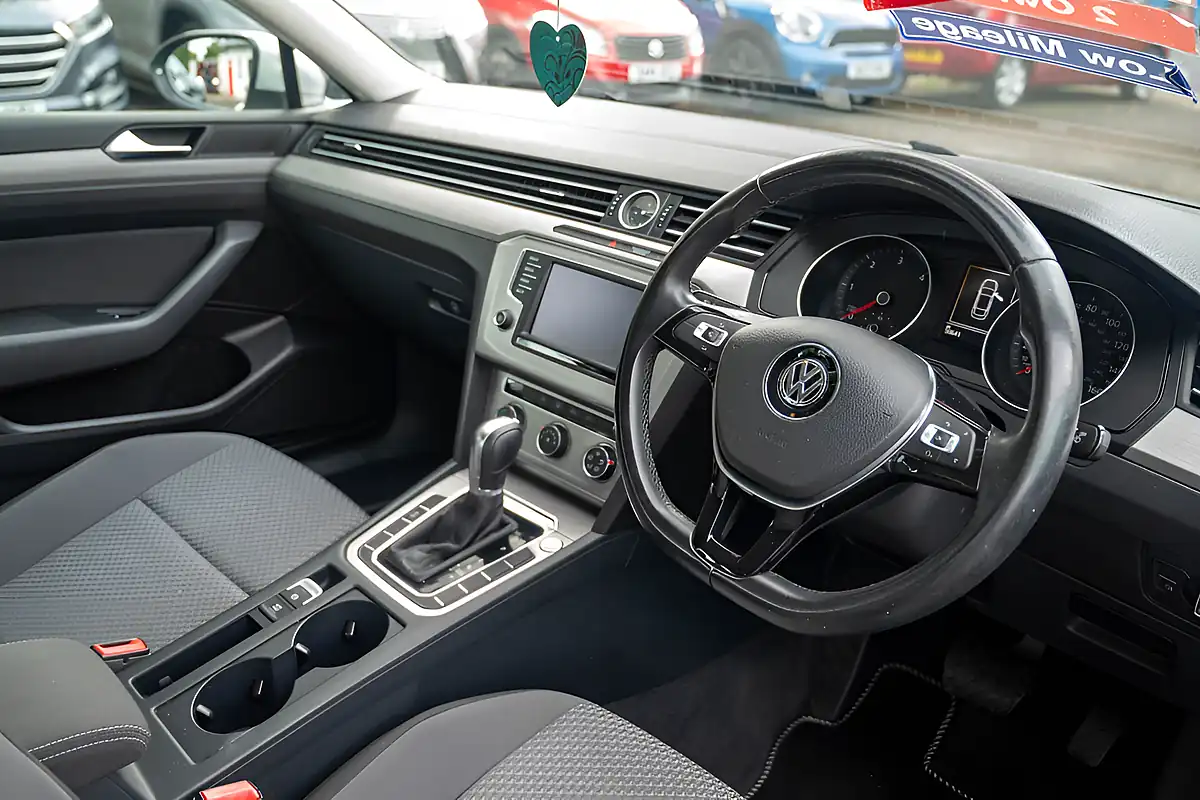 Used 2015 Volkswagen Passat Bluemotion Tech S Reflex Silver - Interior and Exterior details 3