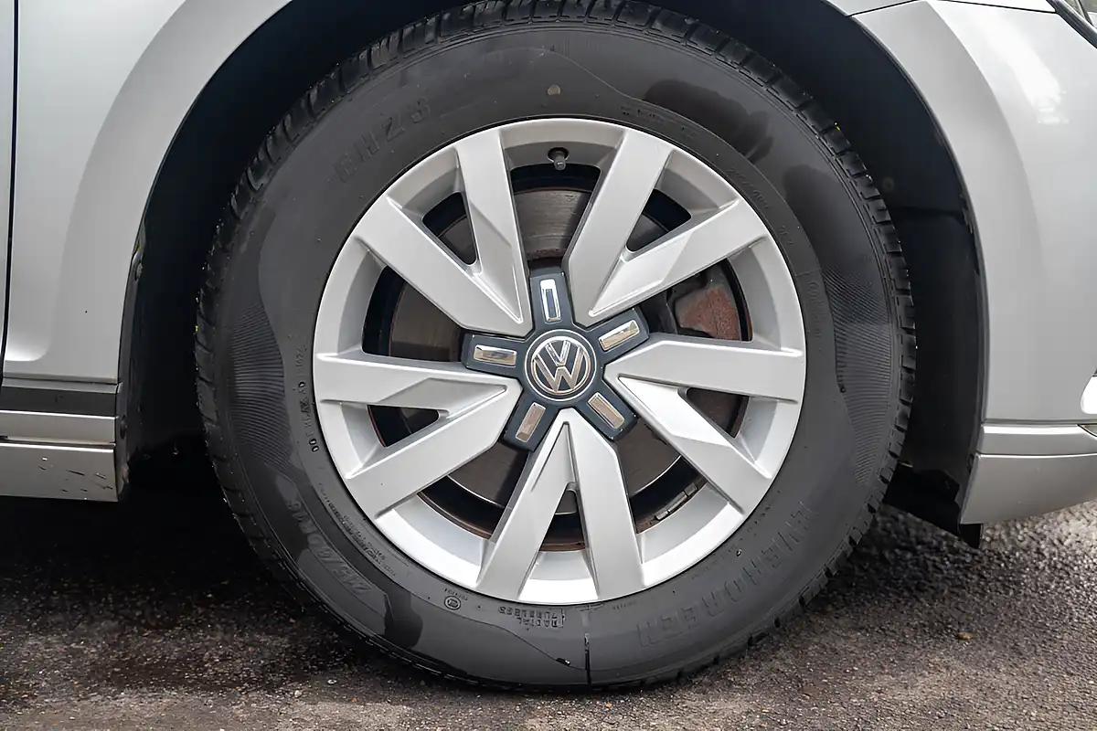 Used 2015 Volkswagen Passat Bluemotion Tech S Reflex Silver - Interior and Exterior details 9
