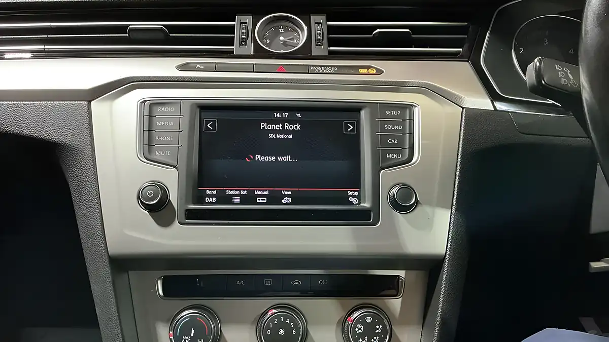 Used 2015 Volkswagen Passat Bluemotion Tech Se Black - Interior and Exterior details 10