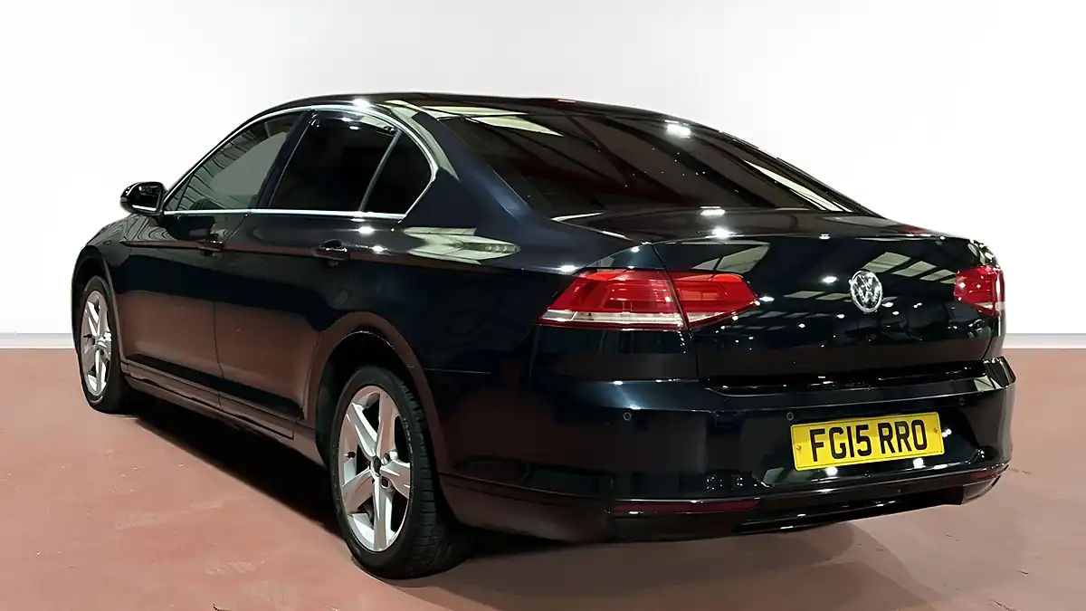 Used 2015 Volkswagen Passat Bluemotion Tech Se Black - Interior and Exterior details 3