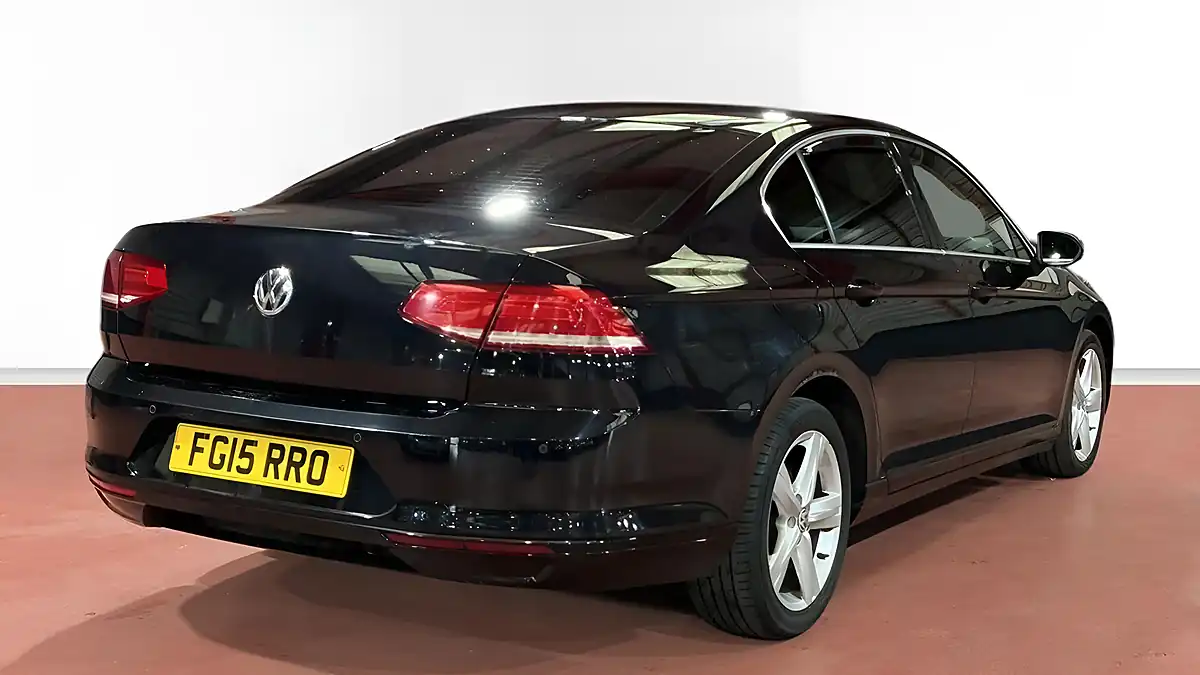 Used 2015 Volkswagen Passat Bluemotion Tech Se Black - Interior and Exterior details 4
