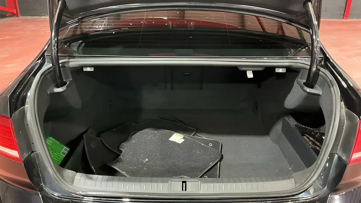 Used 2015 Volkswagen Passat Bluemotion Tech Se Black - Interior and Exterior details 9