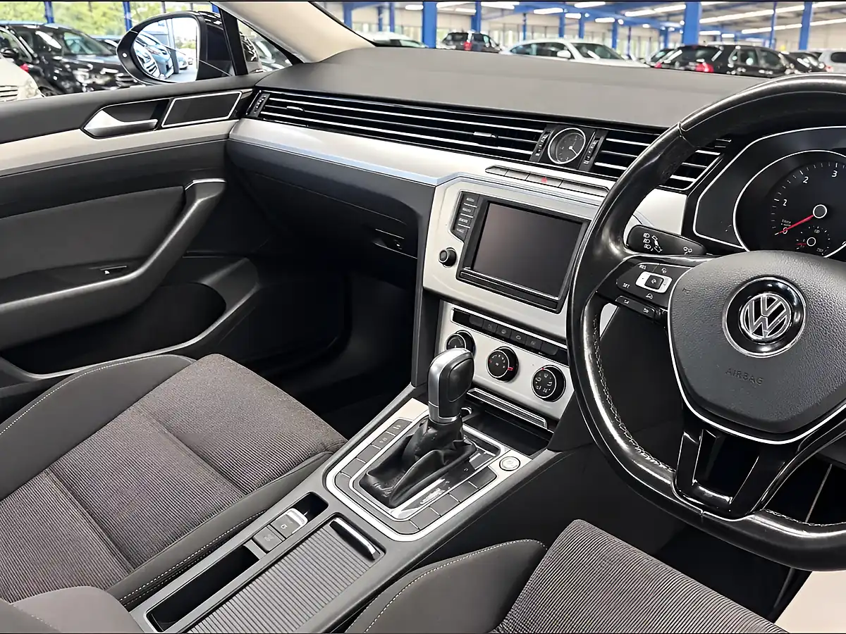Used 2015 Volkswagen Passat Bluemotion Tech Se Black - Interior and Exterior details 15