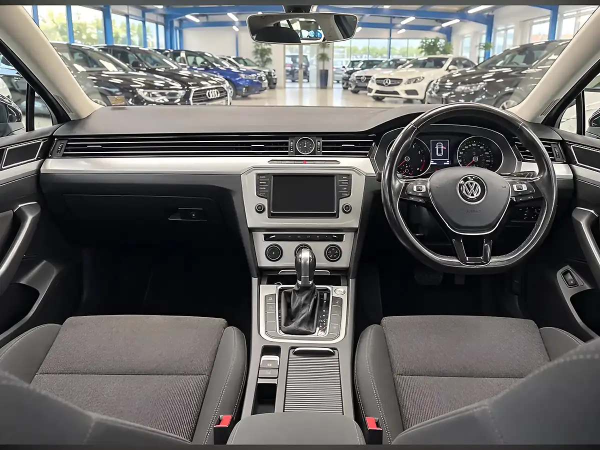 Used 2015 Volkswagen Passat Bluemotion Tech Se Black - Interior and Exterior details 16