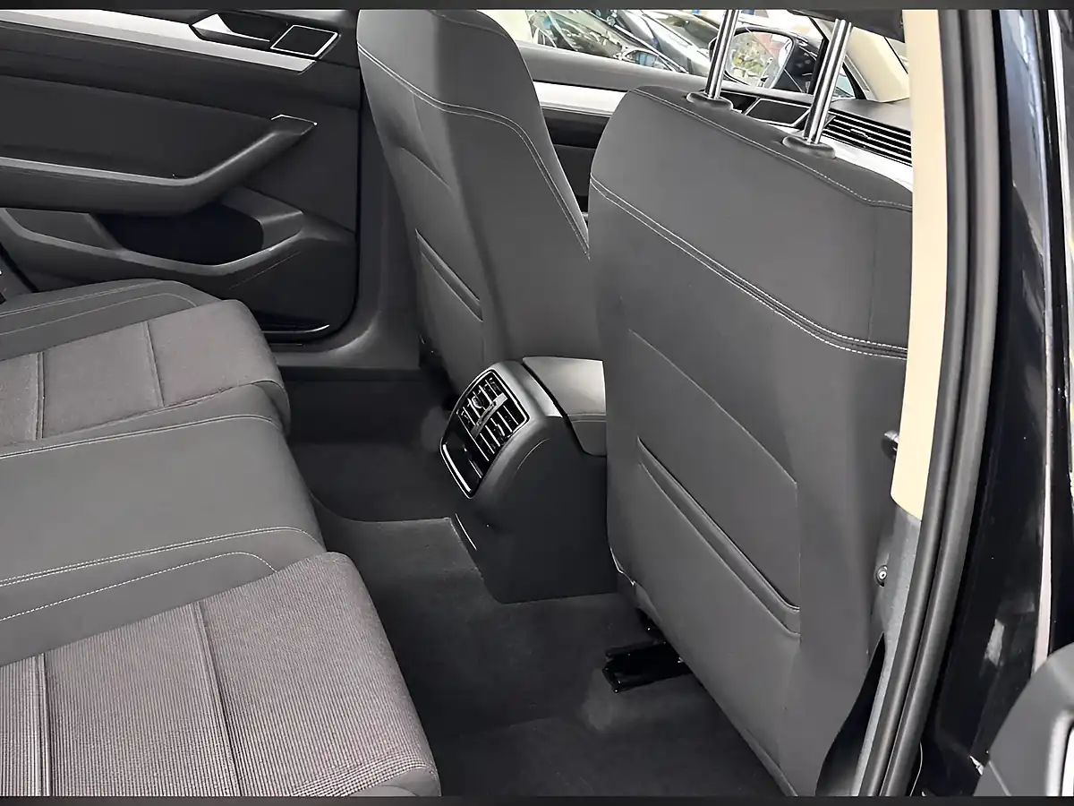 Used 2015 Volkswagen Passat Bluemotion Tech Se Black - Interior and Exterior details 17