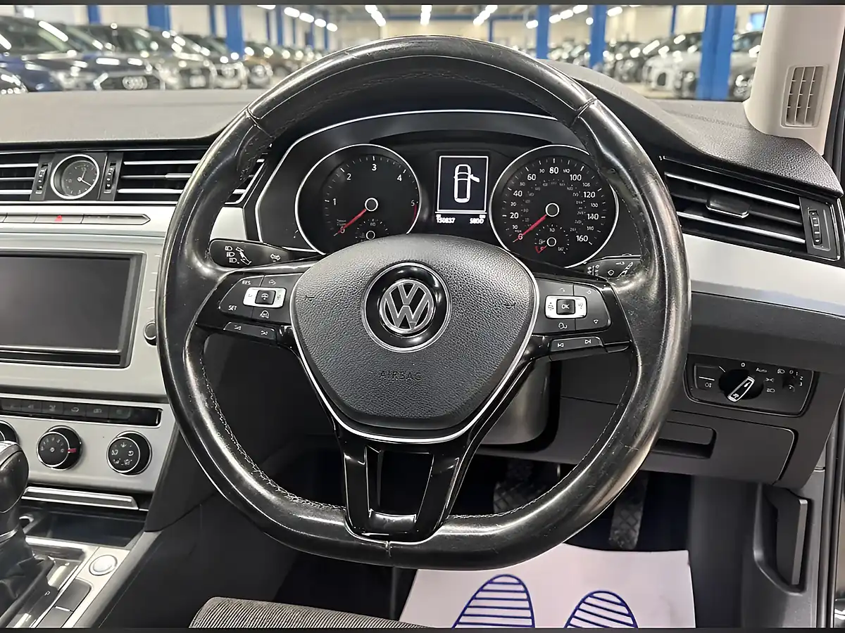 Used 2015 Volkswagen Passat Bluemotion Tech Se Black - Interior and Exterior details 19