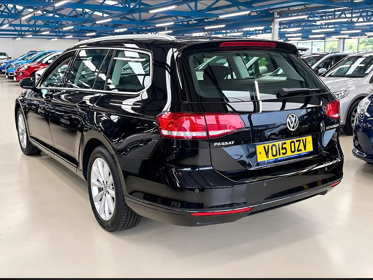 Used 2015 Volkswagen Passat Bluemotion Tech Se Black - Interior and Exterior details 4