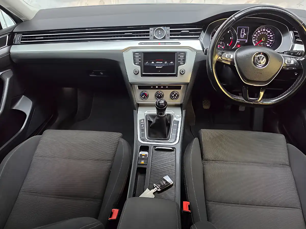 Used 2015 Volkswagen Passat Bluemotion Tech Se Silver - Interior and Exterior details 11