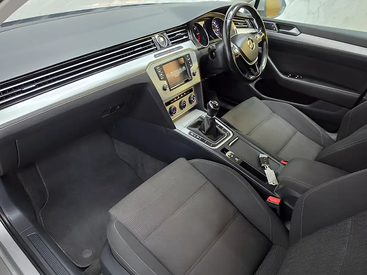 Used 2015 Volkswagen Passat Bluemotion Tech Se Silver - Interior and Exterior details 12