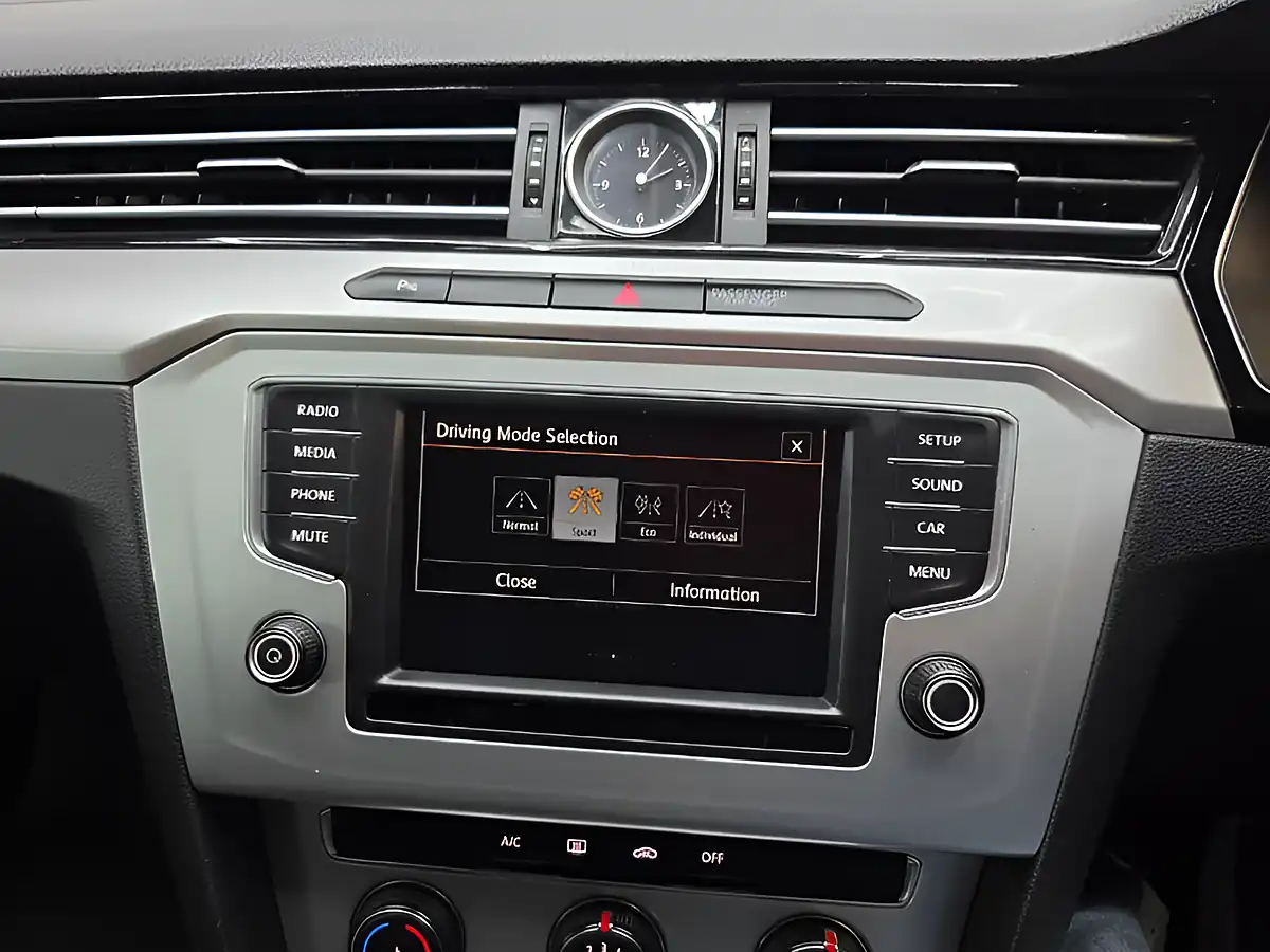 Used 2015 Volkswagen Passat Bluemotion Tech Se Silver - Interior and Exterior details 14