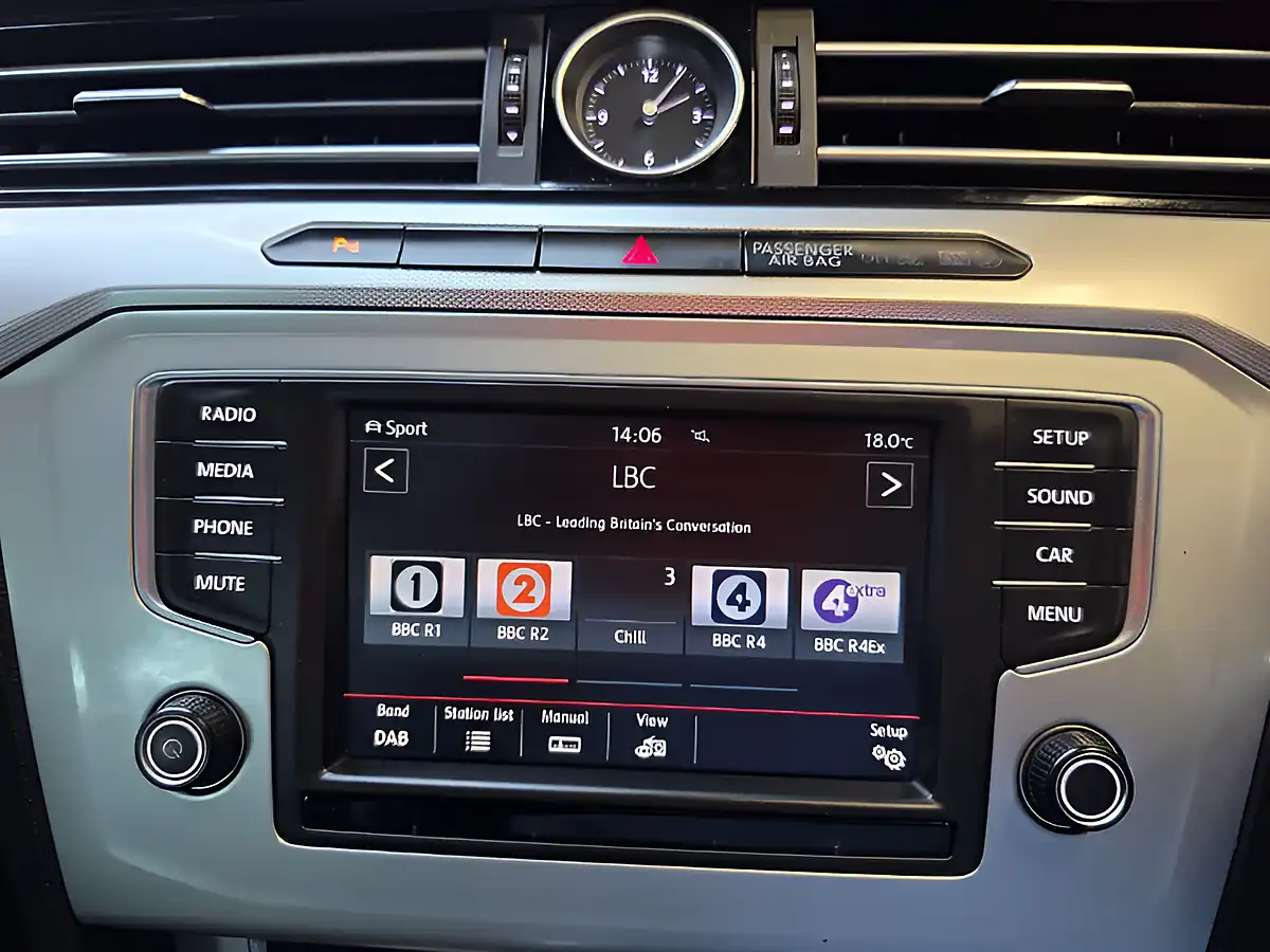 Used 2015 Volkswagen Passat Bluemotion Tech Se Silver - Interior and Exterior details 15
