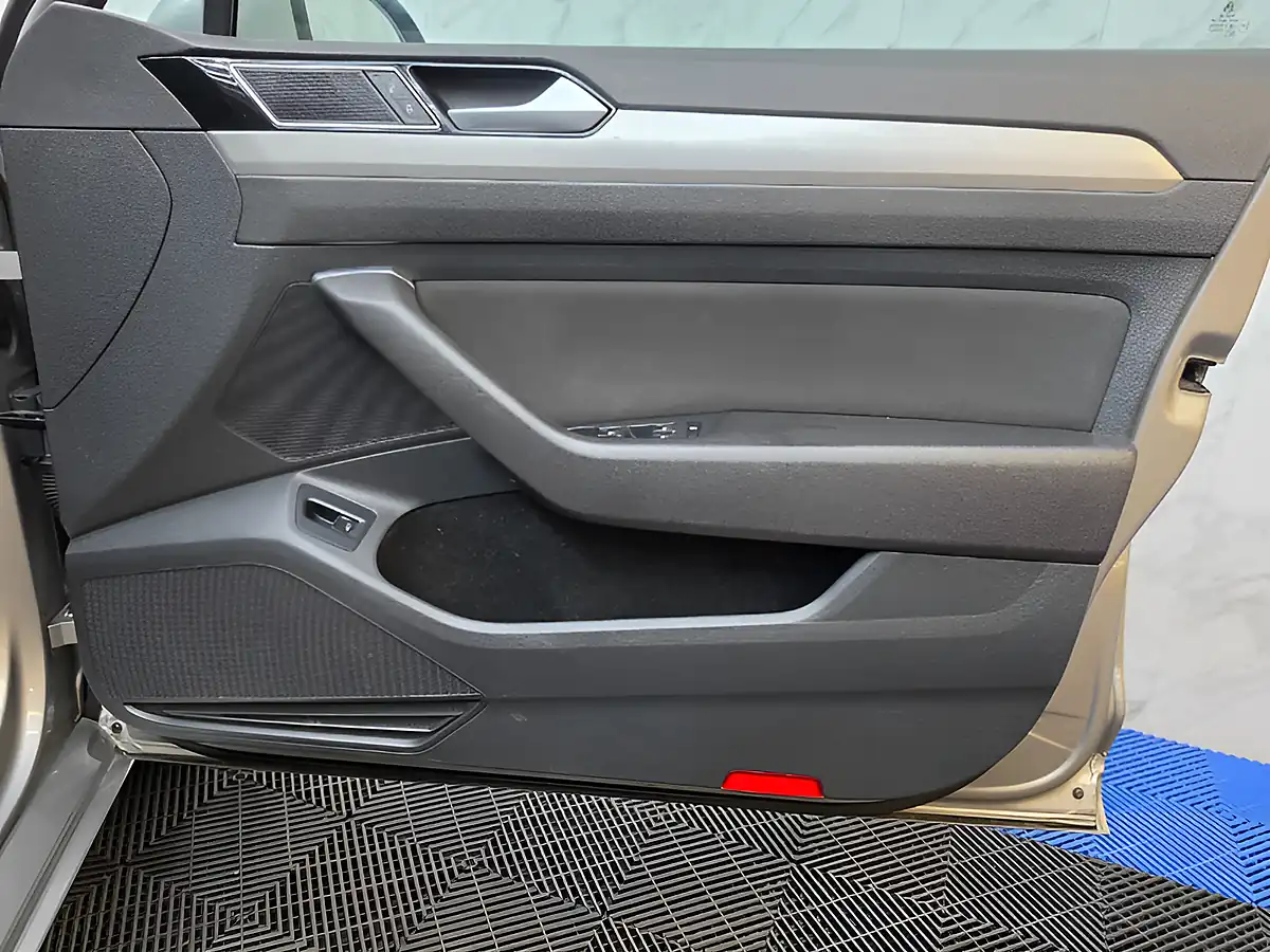 Used 2015 Volkswagen Passat Bluemotion Tech Se Silver - Interior and Exterior details 17