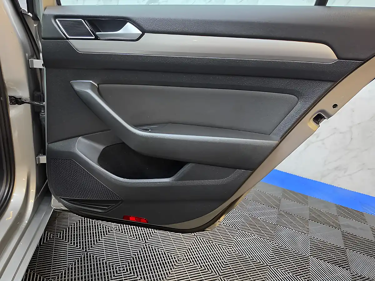 Used 2015 Volkswagen Passat Bluemotion Tech Se Silver - Interior and Exterior details 19