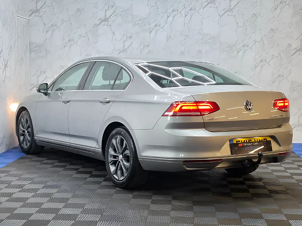 Used 2015 Volkswagen Passat Bluemotion Tech Se Silver - Interior and Exterior details 7