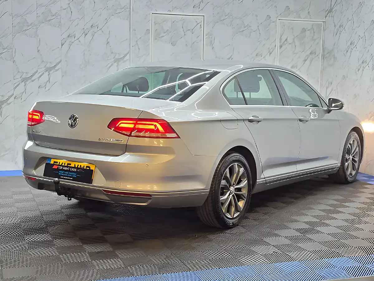 Used 2015 Volkswagen Passat Bluemotion Tech Se Silver - Interior and Exterior details 9