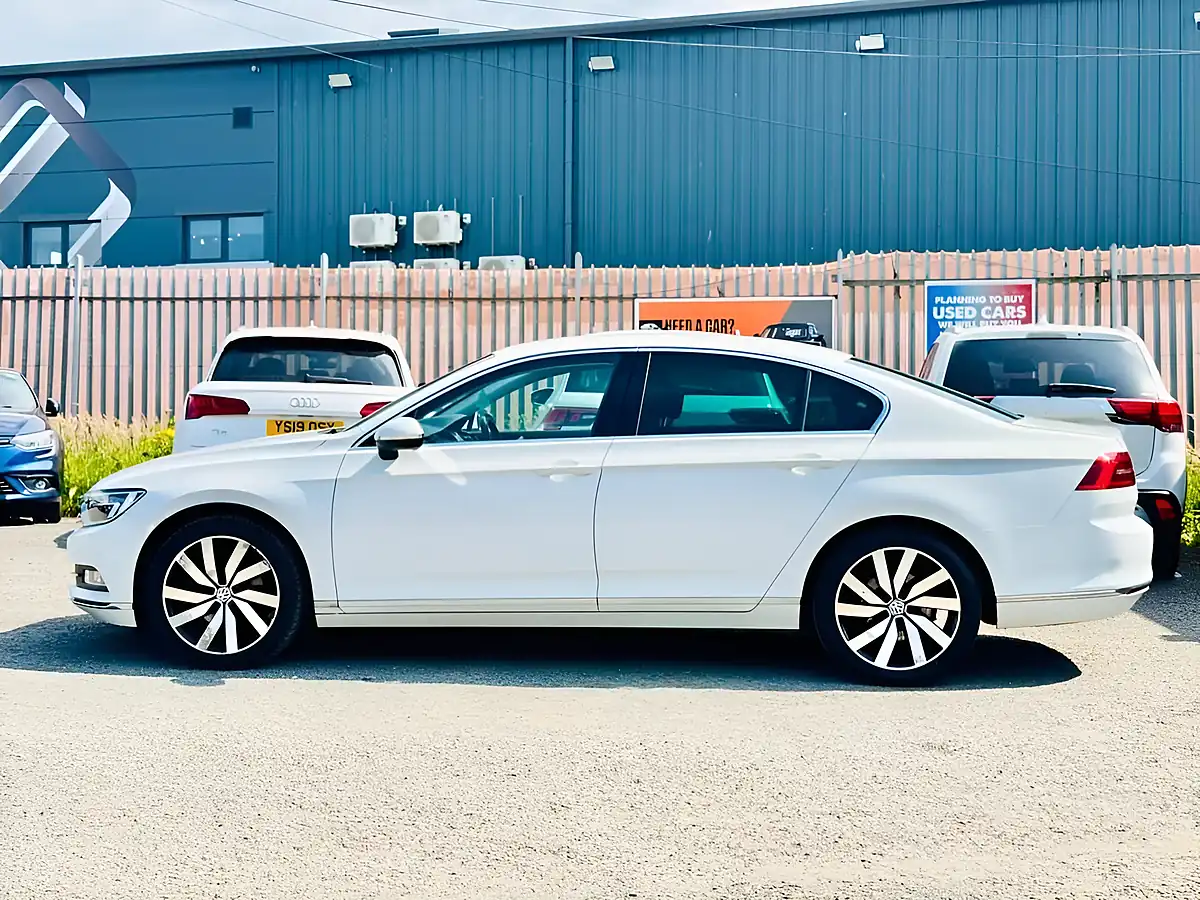Used 2015 Volkswagen Passat GT White - Interior and Exterior details 11