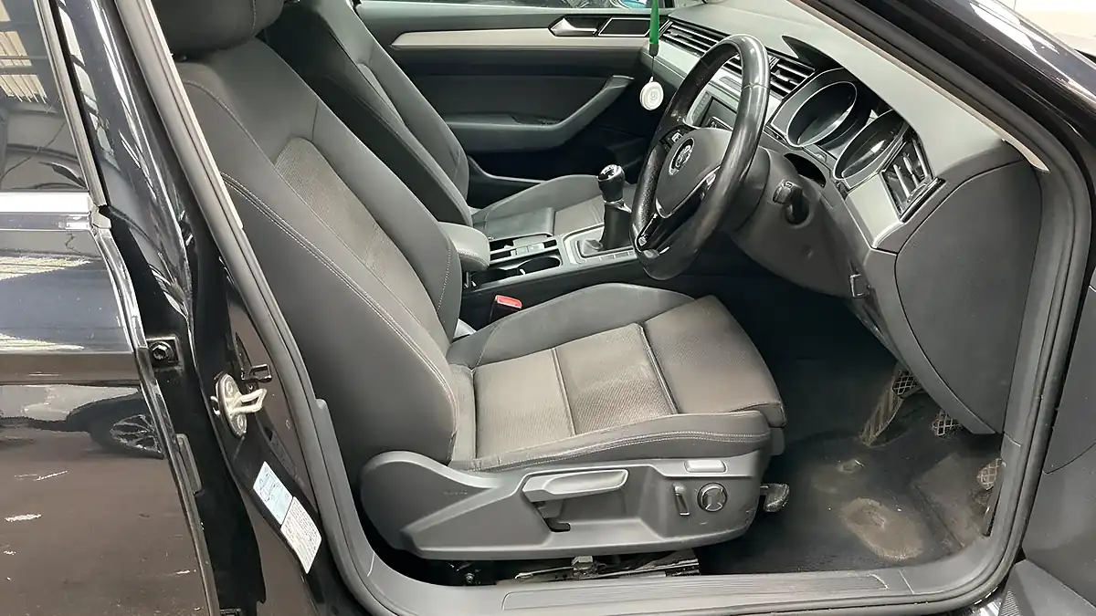 Used 2015 Volkswagen Passat Se Business Black - Interior and Exterior details 11