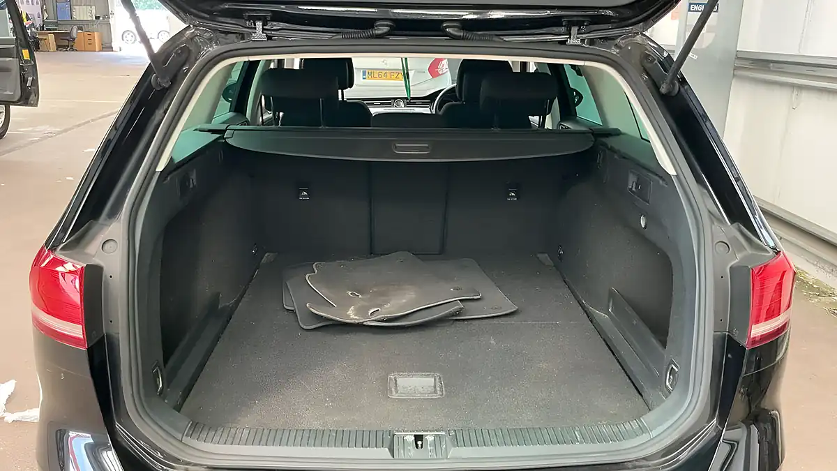 Used 2015 Volkswagen Passat Se Business Black - Interior and Exterior details 9