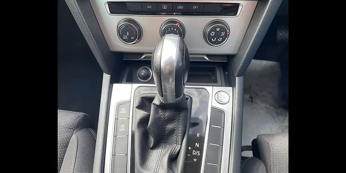Used 2015 Volkswagen Passat Se Business Blue - Interior and Exterior details 18