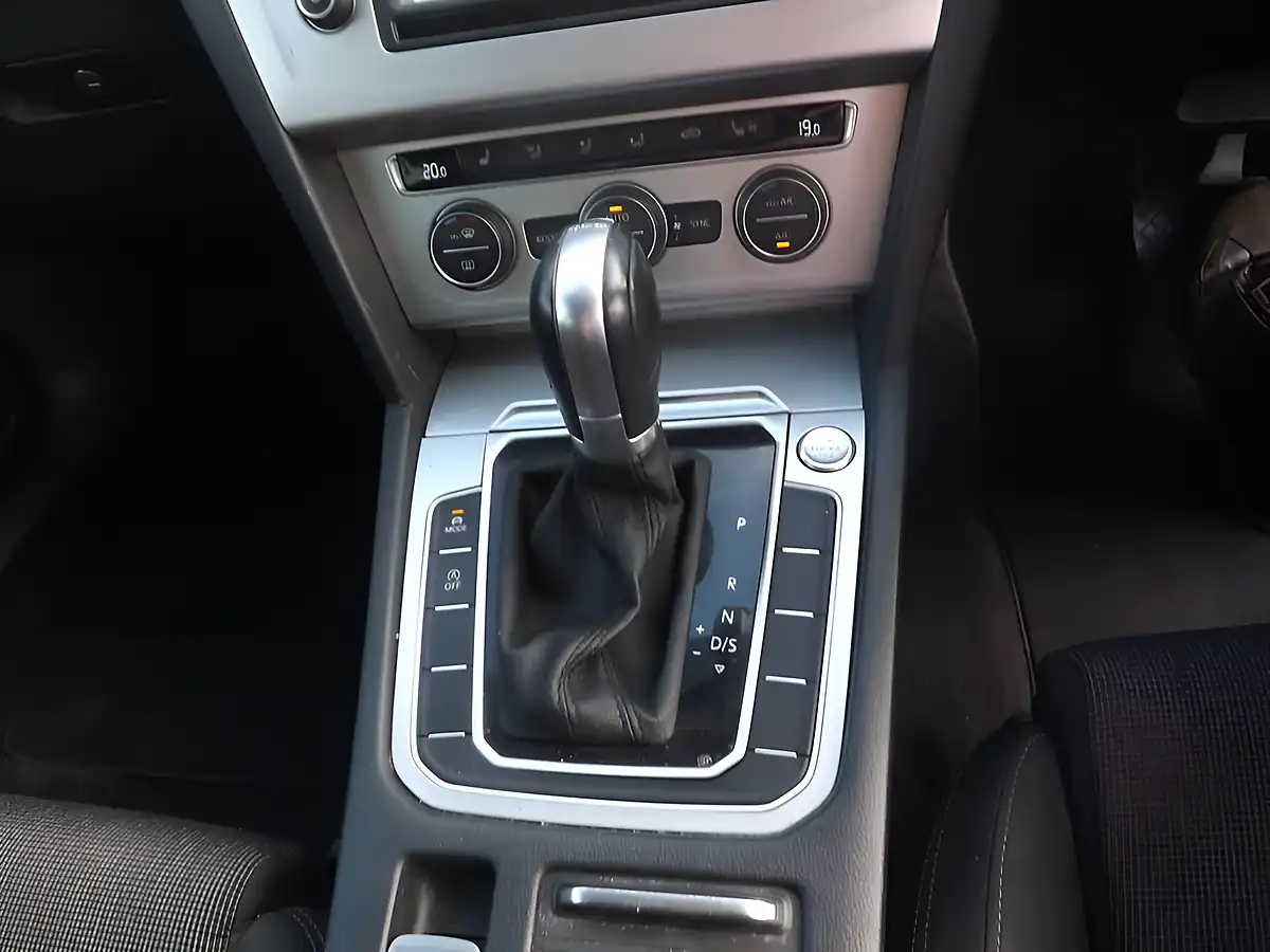 Used 2015 Volkswagen Passat Se Business Blue - Interior and Exterior details 15