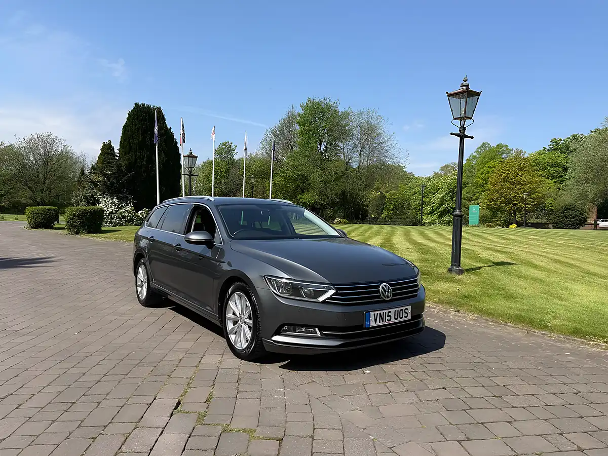 Used 2015 Volkswagen Passat Se Business Grey - Front View