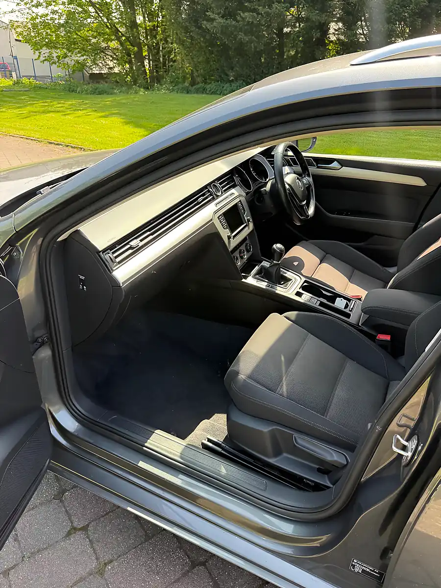 Used 2015 Volkswagen Passat Se Business Grey - Interior and Exterior details 19