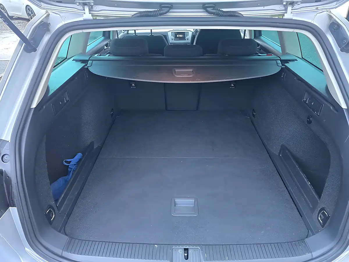 Used 2015 Volkswagen Passat Se Business Silver - Interior and Exterior details 11