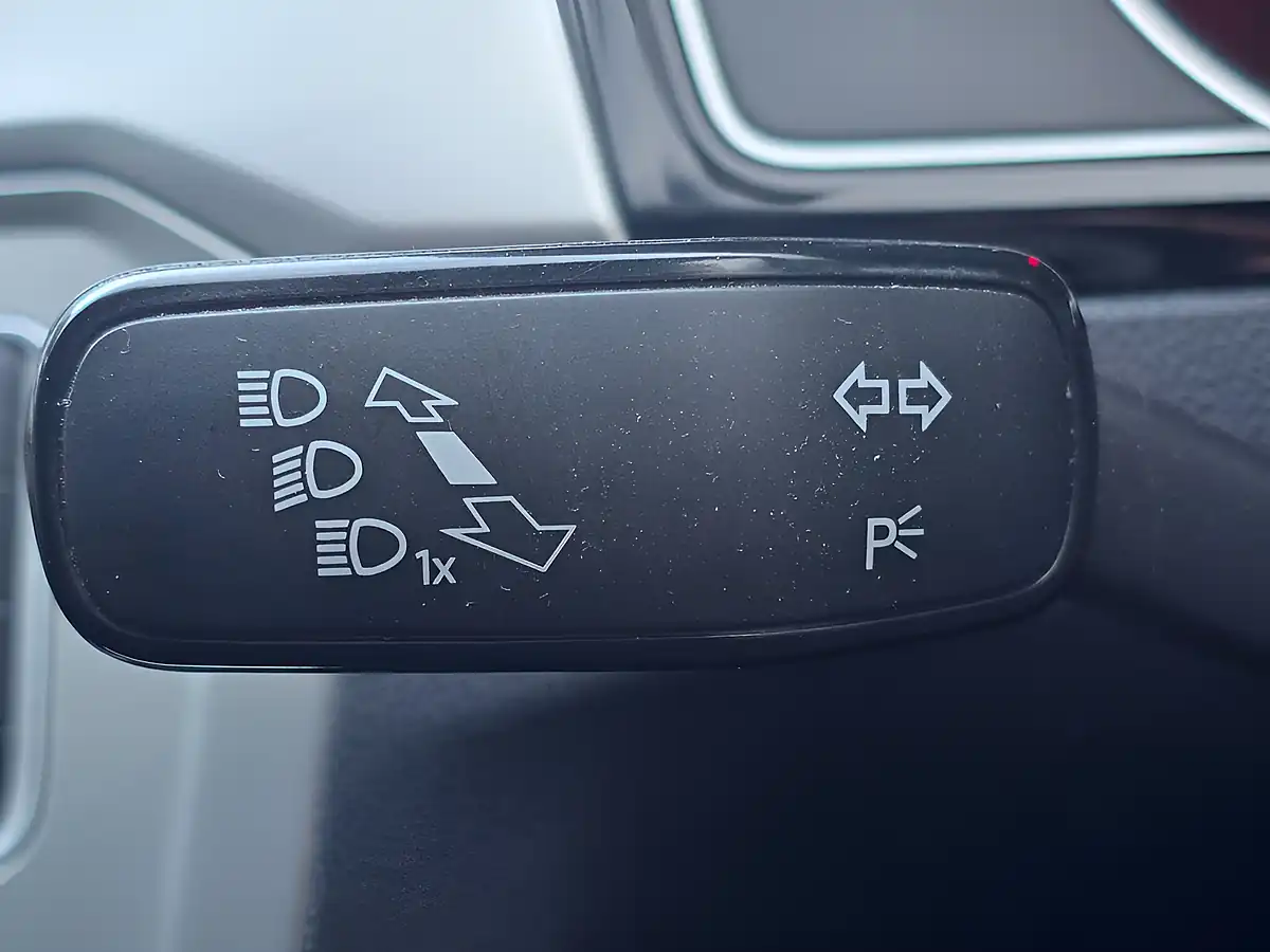 Used 2015 Volkswagen Passat Se Business Silver - Interior and Exterior details 16