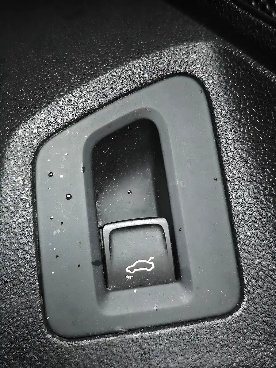 Used 2015 Volkswagen Passat Se Business Silver - Interior and Exterior details 17