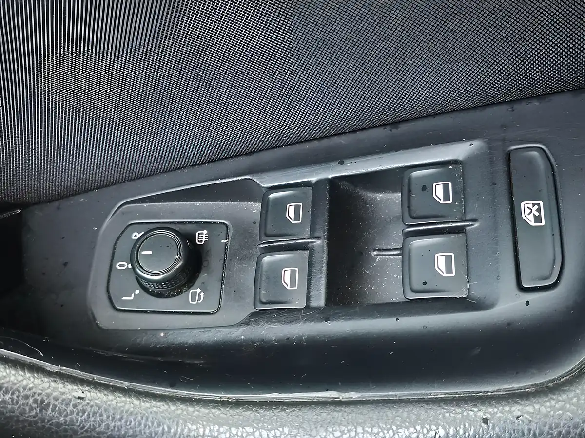Used 2015 Volkswagen Passat Se Business Silver - Interior and Exterior details 18