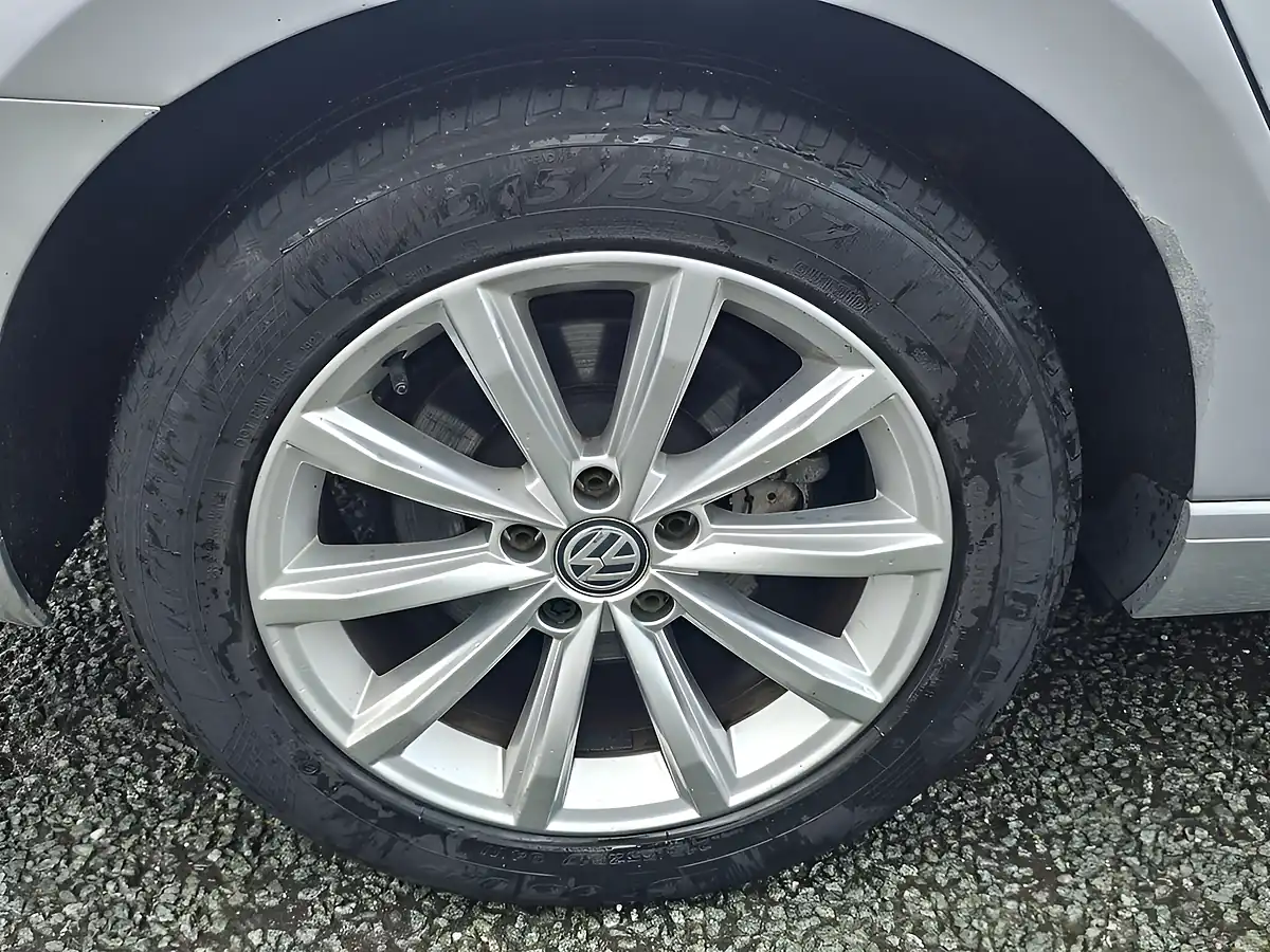 Used 2015 Volkswagen Passat Se Business Silver - Interior and Exterior details 19
