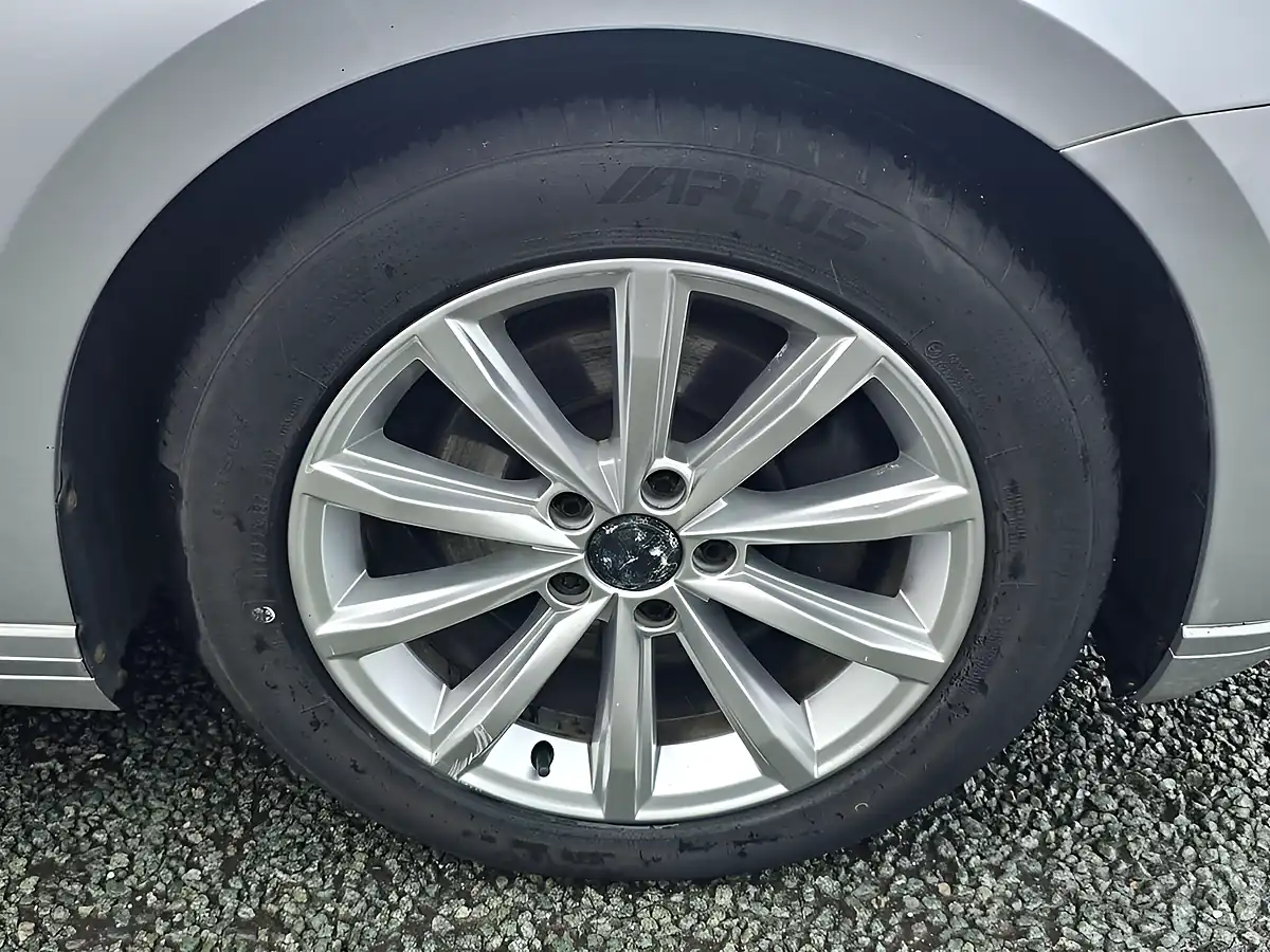 Used 2015 Volkswagen Passat Se Business Silver - Interior and Exterior details 20