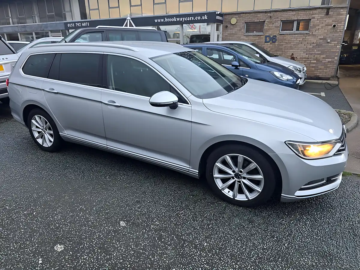 Used 2015 Volkswagen Passat Se Business Silver - Interior and Exterior details 3