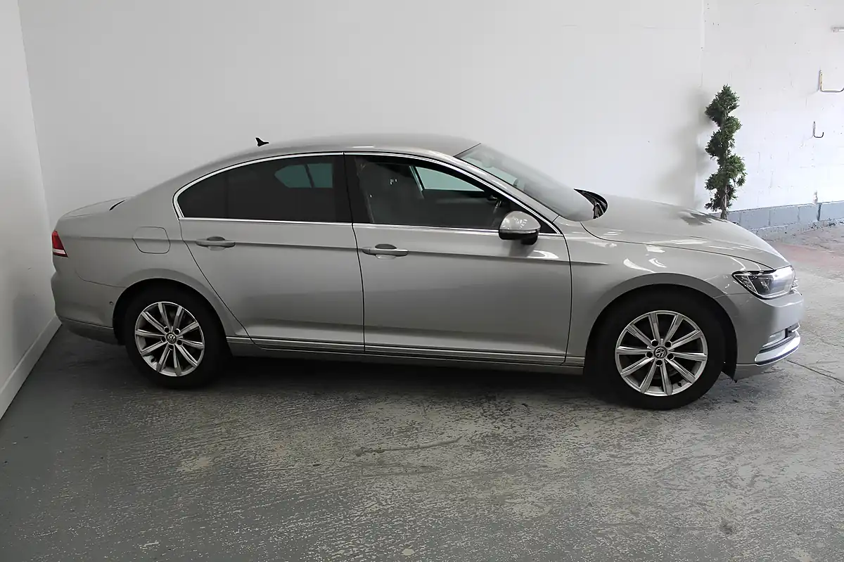 Used 2015 Volkswagen Passat Se Business Silver - Interior and Exterior details 3