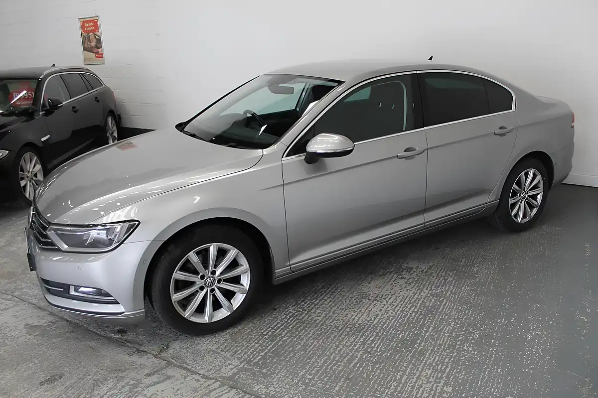 Used 2015 Volkswagen Passat Se Business Silver - Interior and Exterior details 4