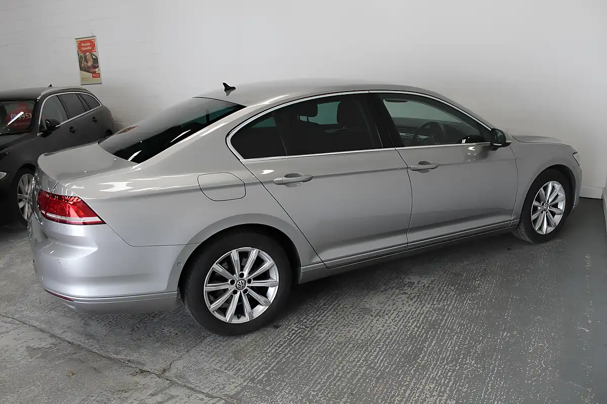 Used 2015 Volkswagen Passat Se Business Silver - Interior and Exterior details 8