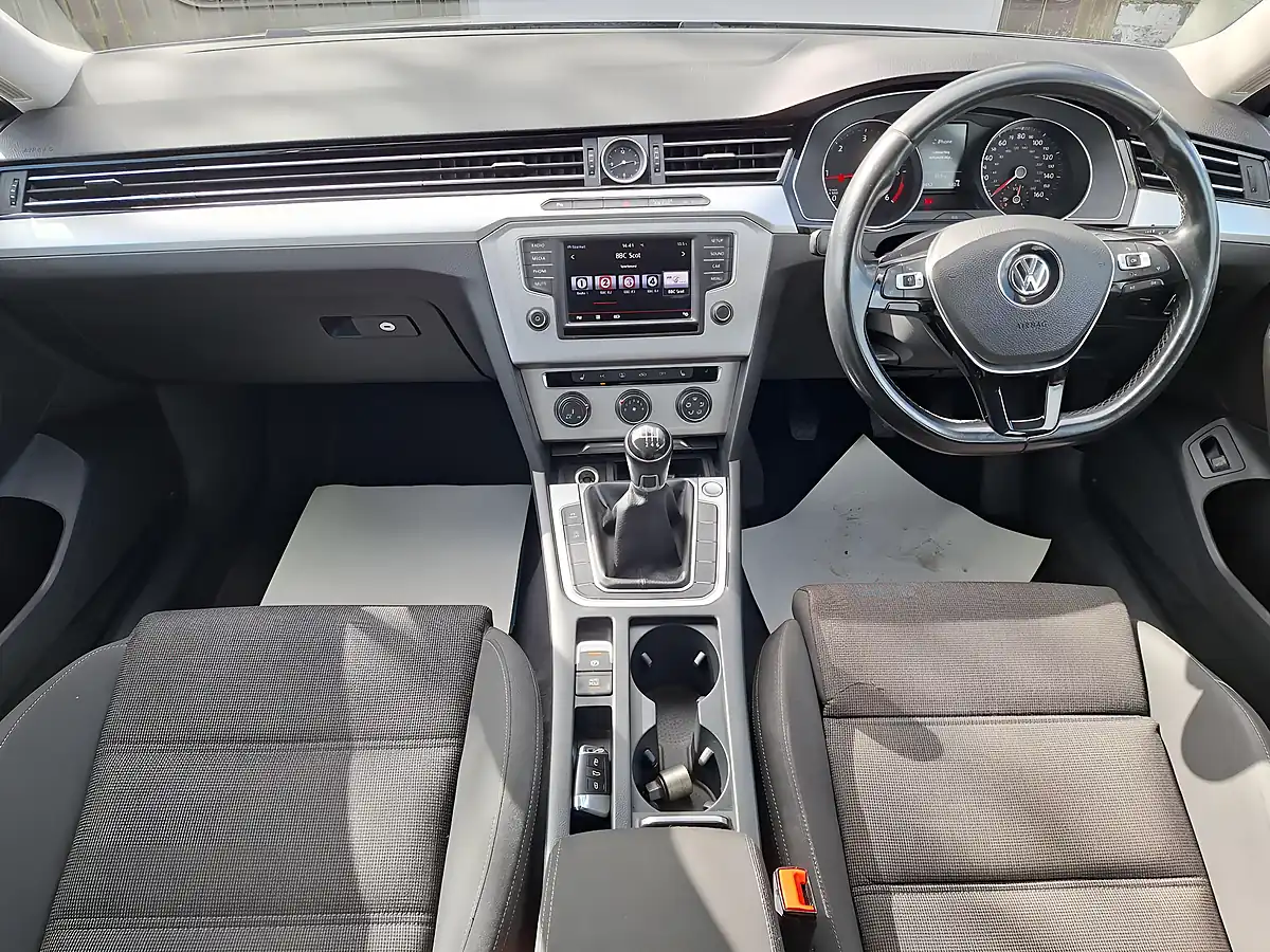 Used 2015 Volkswagen Passat Se Silver - Interior and Exterior details 10