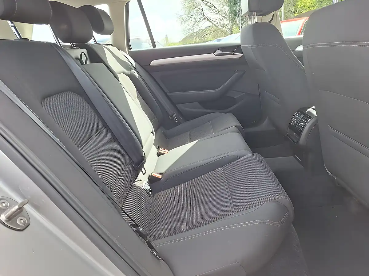 Used 2015 Volkswagen Passat Se Silver - Interior and Exterior details 12