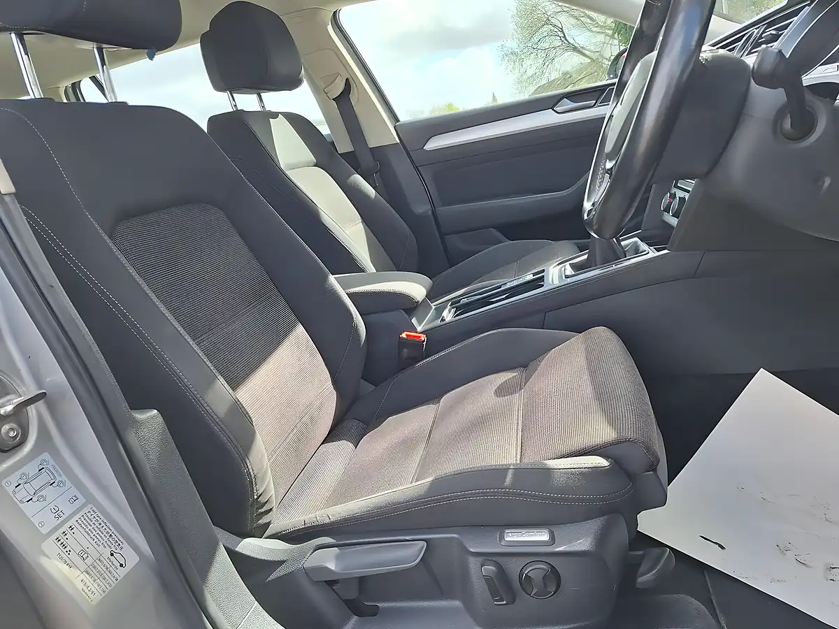 Used 2015 Volkswagen Passat Se Silver - Interior and Exterior details 13