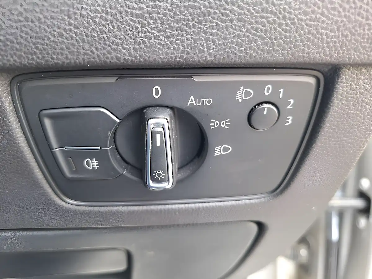 Used 2015 Volkswagen Passat Se Silver - Interior and Exterior details 14