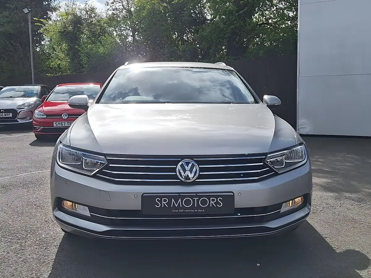 Used 2015 Volkswagen Passat Se Silver - Interior and Exterior details 2