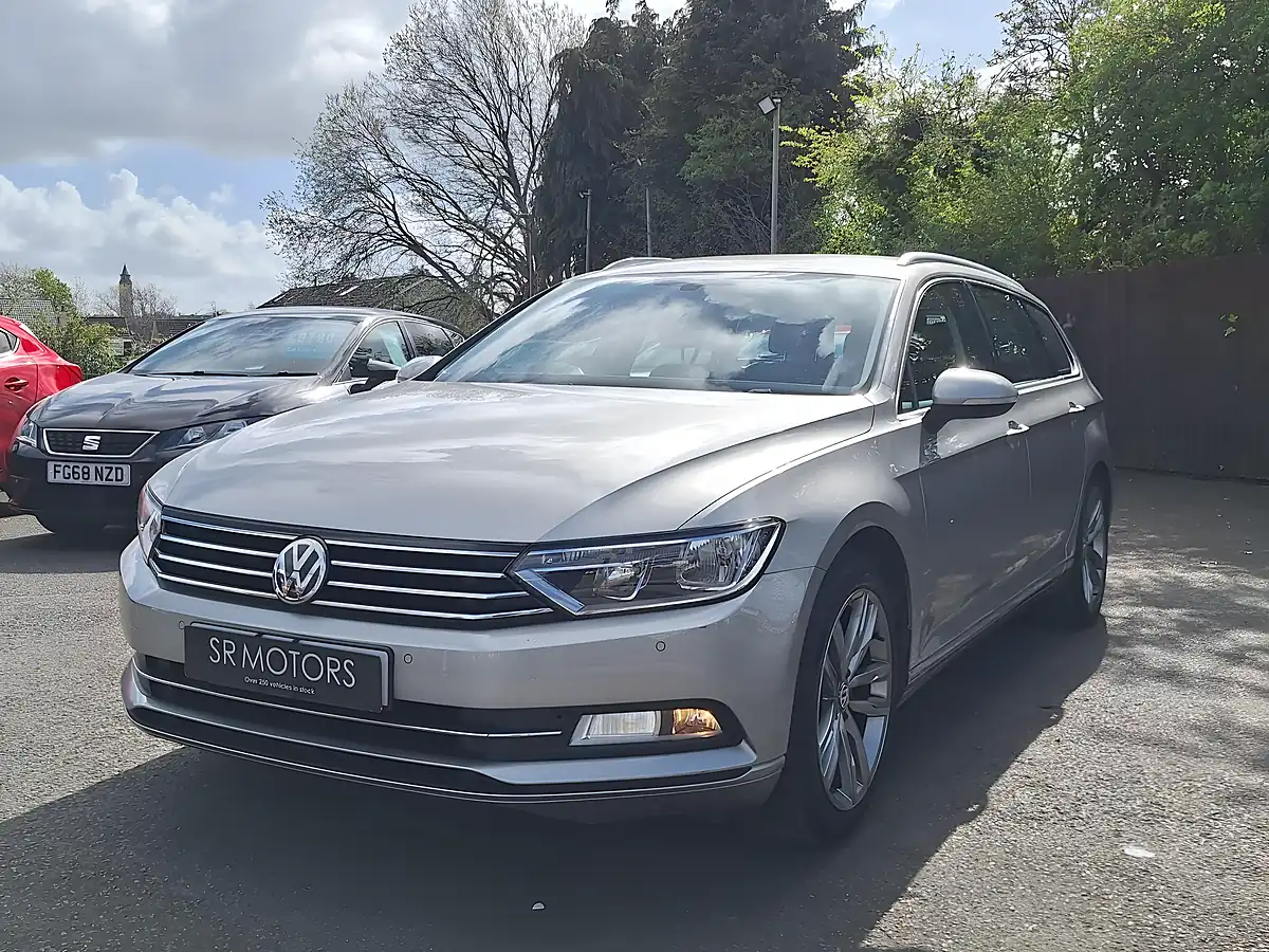 Used 2015 Volkswagen Passat Se Silver - Interior and Exterior details 3