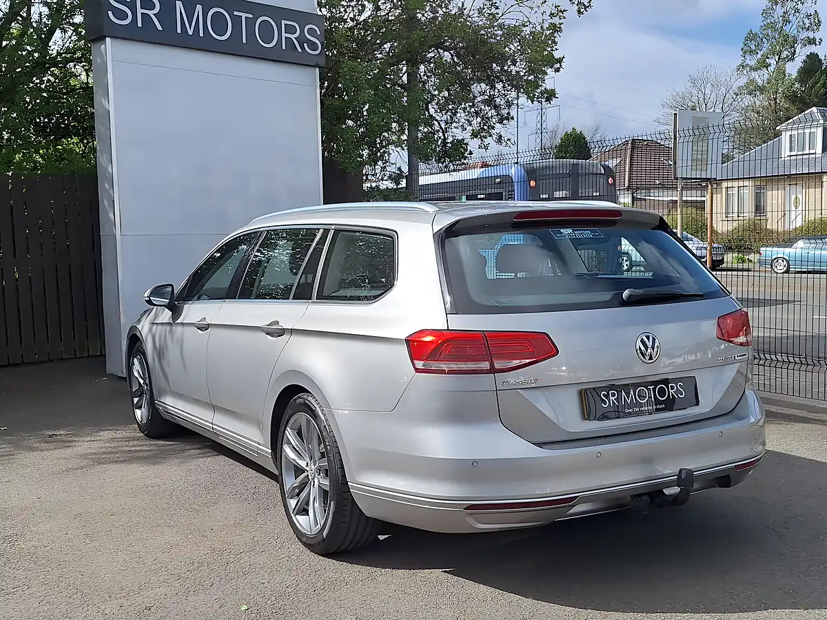 Used 2015 Volkswagen Passat Se Silver - Interior and Exterior details 4